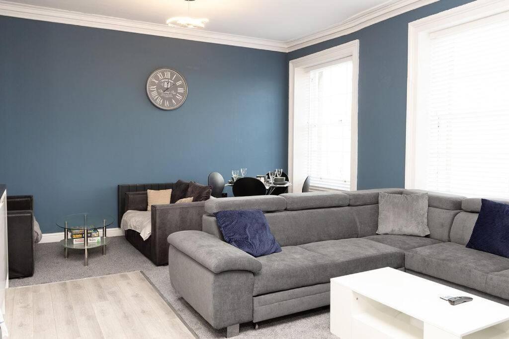 Lavish 2Bed Apartment In The Heart Of Birkenhead Exterior photo