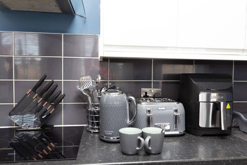 Lavish 2Bed Apartment In The Heart Of Birkenhead Exterior photo