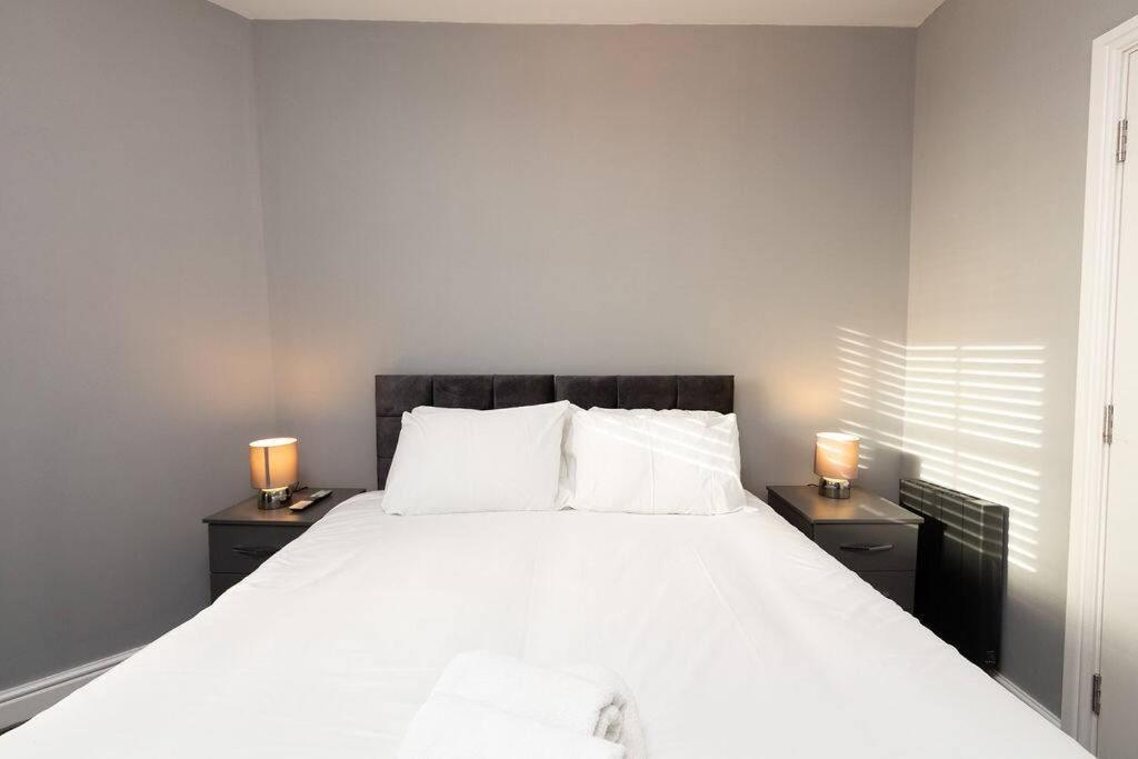 Lavish 2Bed Apartment In The Heart Of Birkenhead Exterior photo