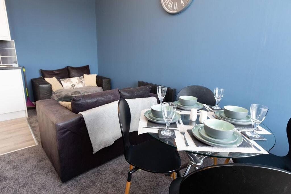 Lavish 2Bed Apartment In The Heart Of Birkenhead Exterior photo